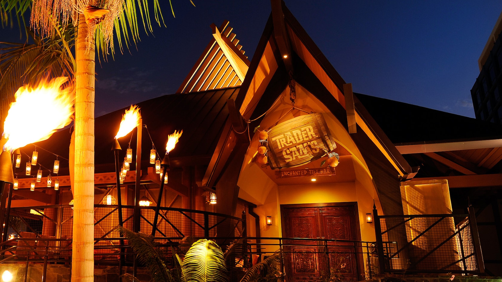 Trader Sam's Mixology Seminar - Trader Sam's Enchanted Tiki Bar